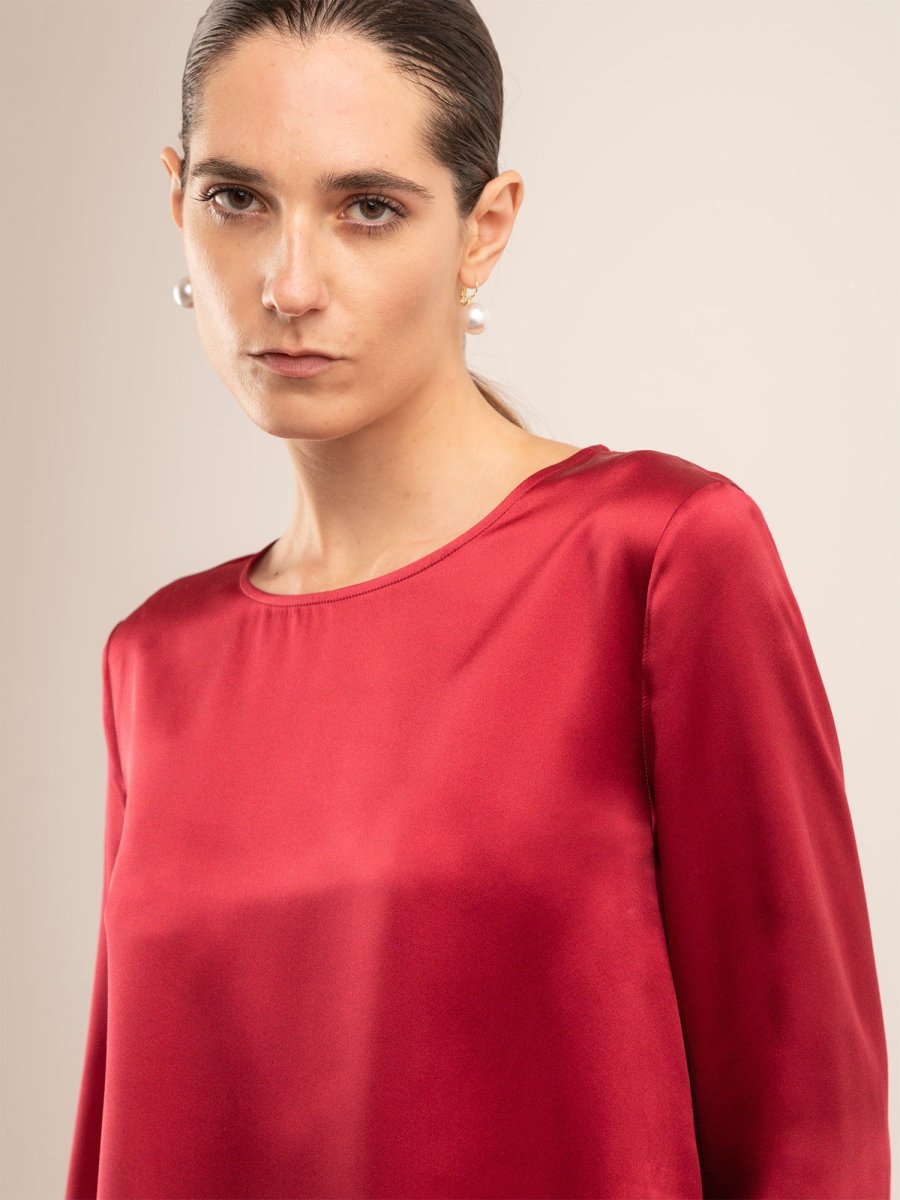 Blusa in Seta con Scollo Rotondo e Fondo Asimmetrico - Rosso Bordeaux - immagine 5